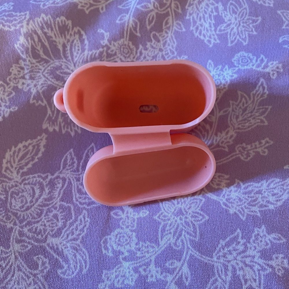 🌀First generation silicone pink AirPods Case - Picture 3 of 3